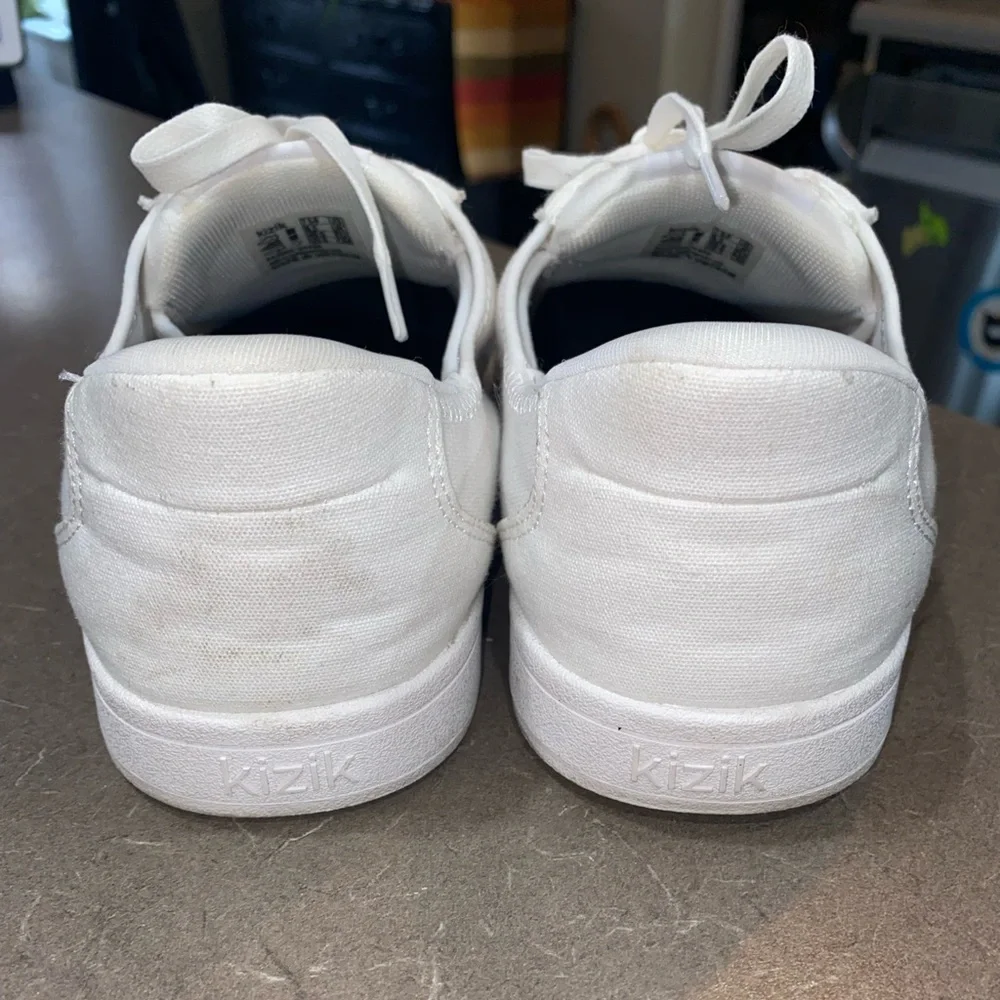 Classic White Women's Canvas Sneakers - Casual Everyday Comfort